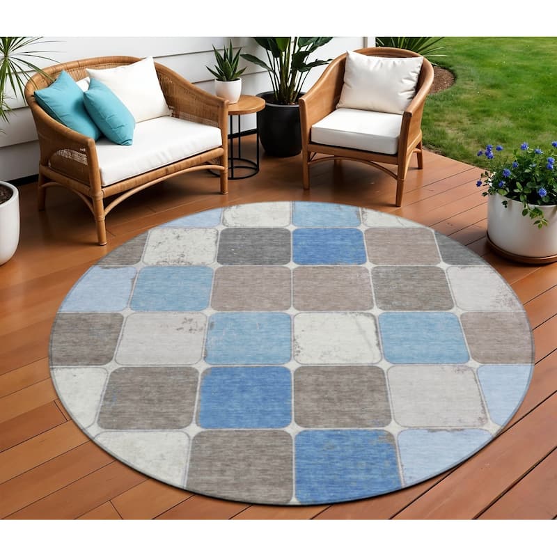HomeRoots Geometric Transitional Rectangle Outdoor Rug - 8' Round