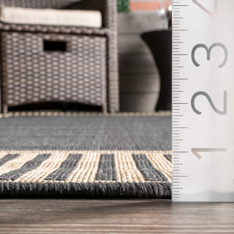 Nuloom Leah Classic Bordered Indoor/Outdoor Area Rug