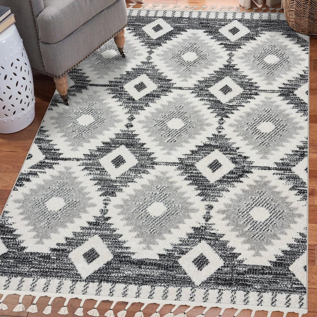 Luxe Weavers Moroccan Geometric Diamond Area Rug, Indoor Carpet with Fringes
