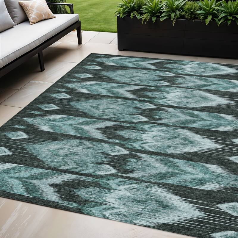 HomeRoots Southwestern Transitional Rectangle Outdoor Rug - 5' X 8'