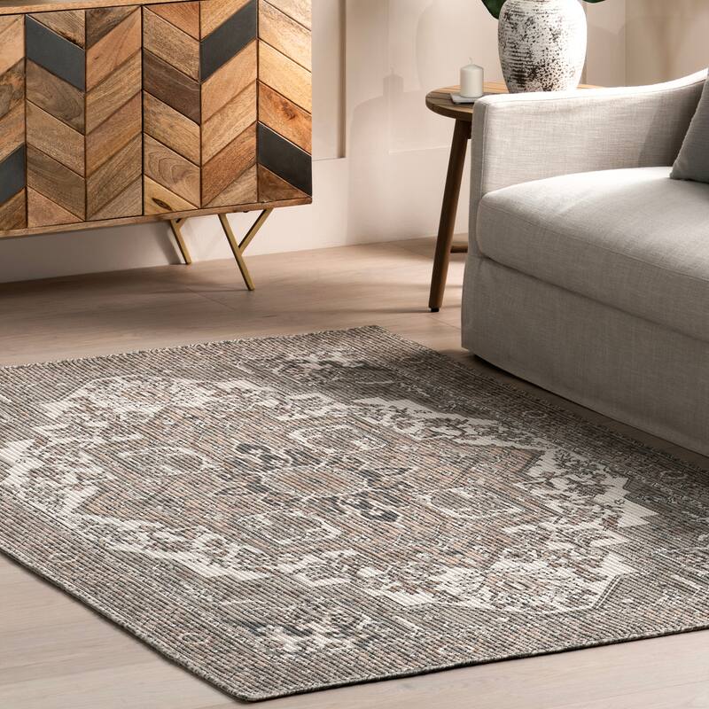 Nuloom Sausha Traditional Medallion Indoor/Outdoor Area Rug