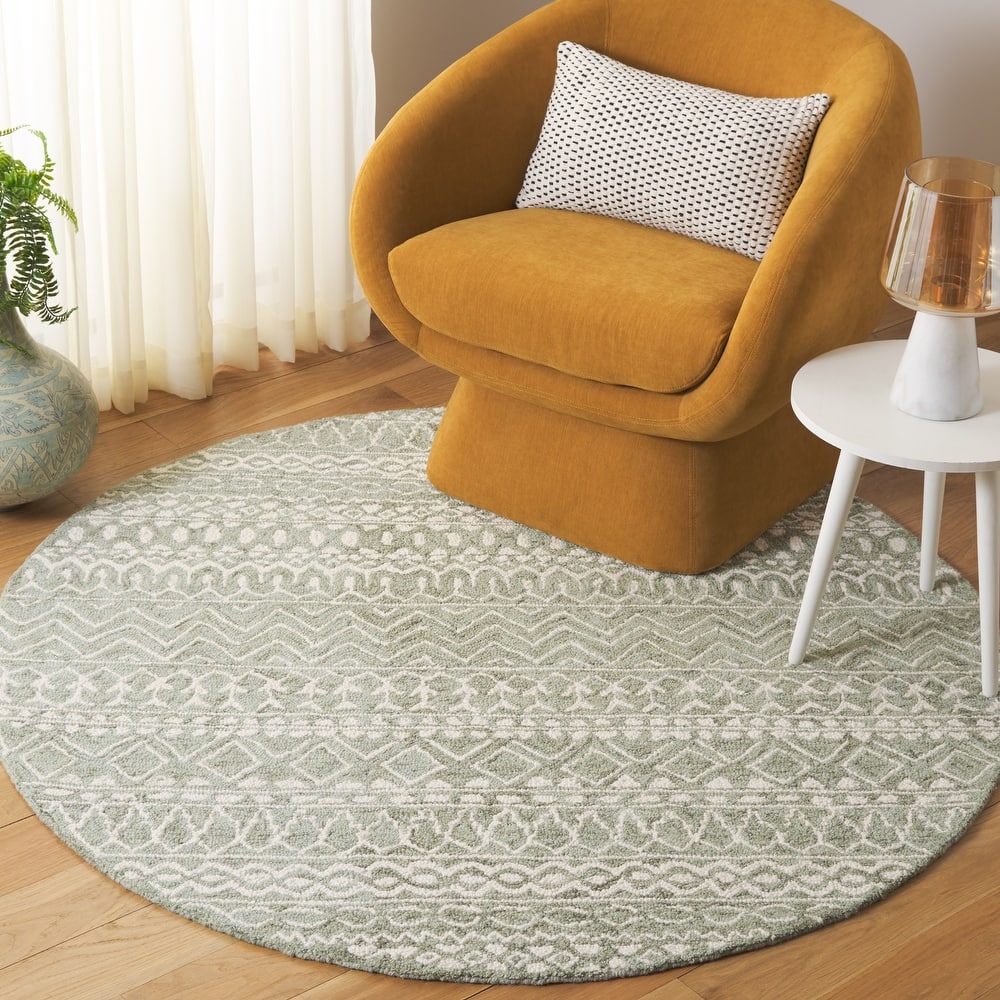 SAFAVIEH, Handmade Micro-Loop Fedosia Wool Rug