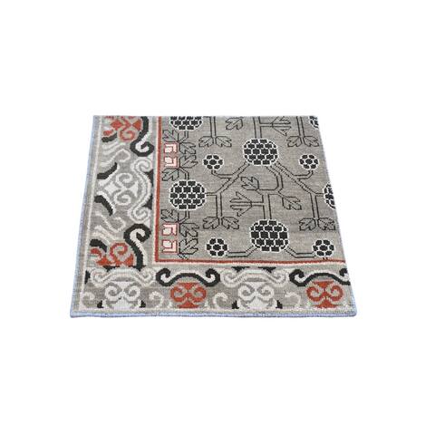 Shahbanu Rugs Gray Khotan Design Sampler 100% Wool Tribal Design Hand Knotted Oriental Rug (2'1" x 2'2") - 2'1" x 2'2"