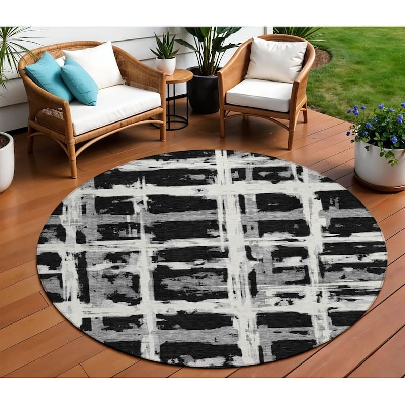 HomeRoots Striped Transitional Rectangle Outdoor Rug - 8' Round