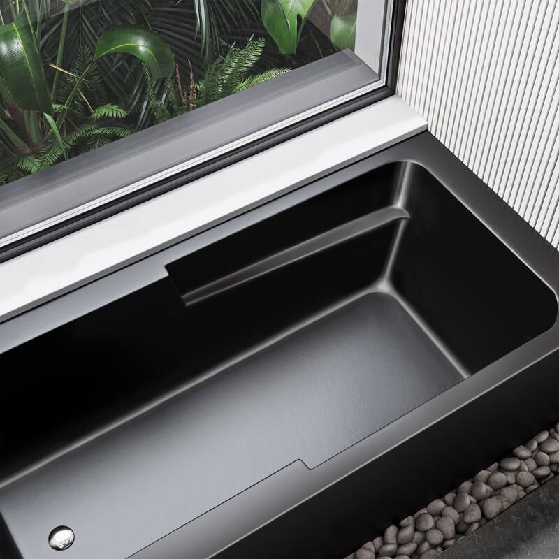 Swiss Madison Voltaire, Acrylic White, Alcove, Integral Armrest, Bathtub with Apron