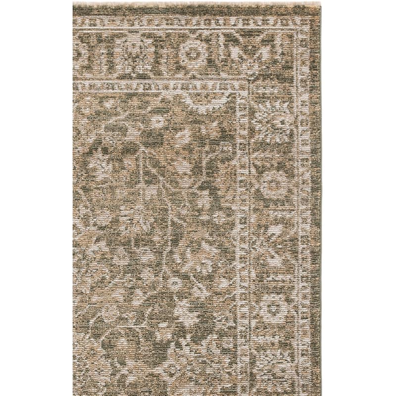 SAFAVIEH Hazel Vula Traditional Oriental Rug