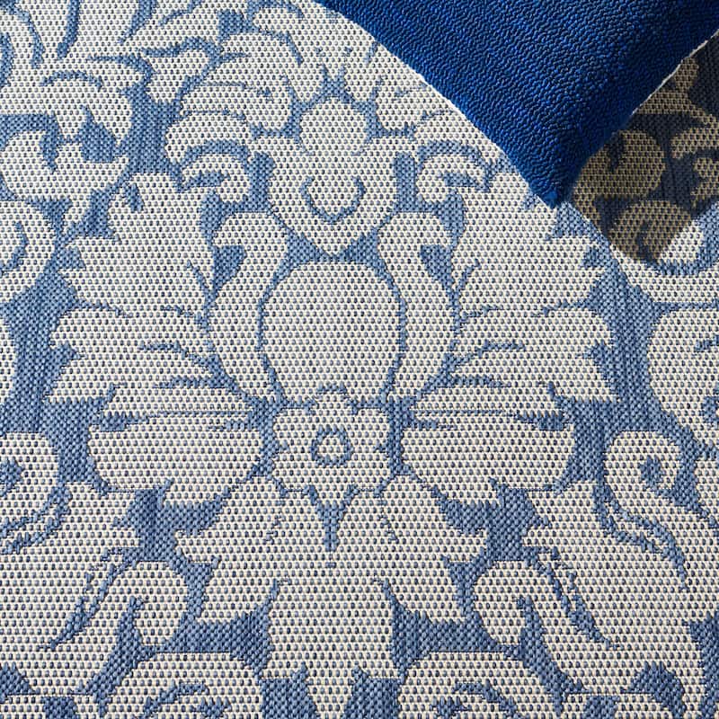 SAFAVIEH Courtyard Peggie Indoor/ Outdoor Patio Backyard Rug