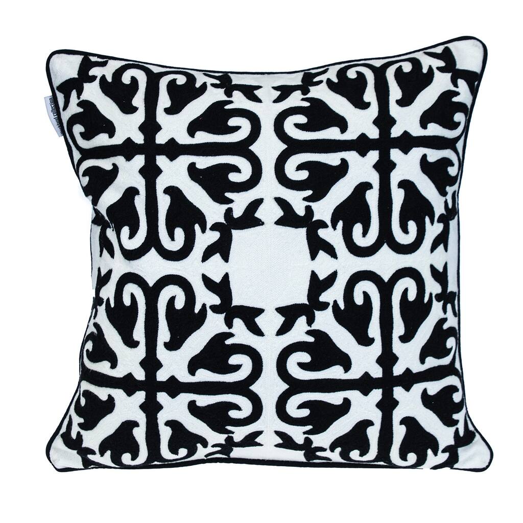 HomeRoots 18" X 18" Black 100% Cotton Geometric Zippered Pillow