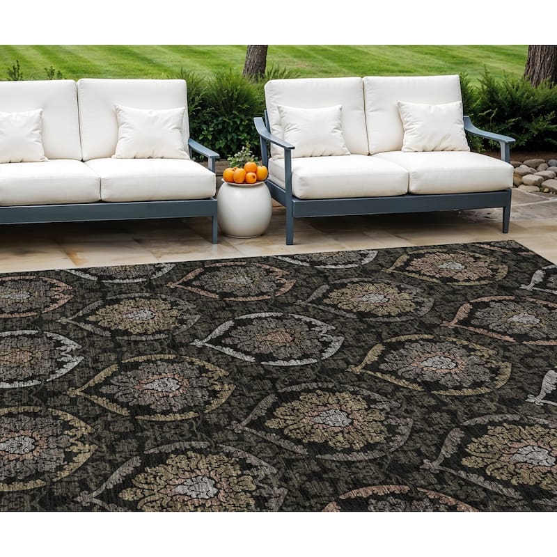 HomeRoots Medallion Transitional Rectangle Outdoor Rug - 10' X 14'