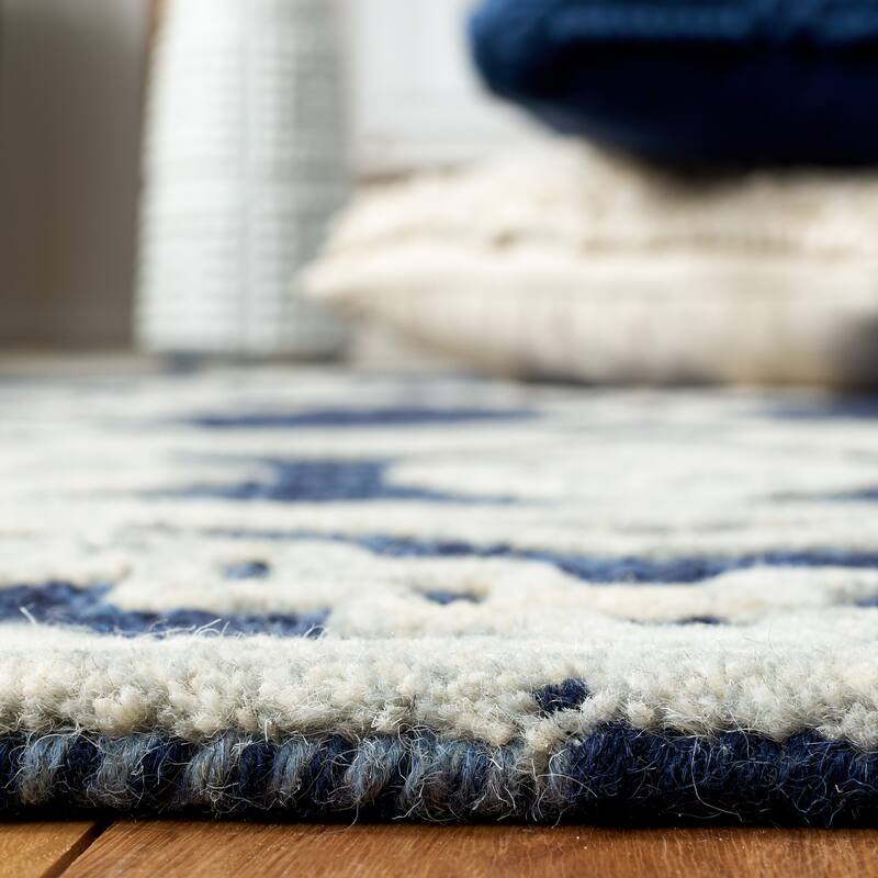SAFAVIEH Handmade Abstract Zelina Modern Wool Rug