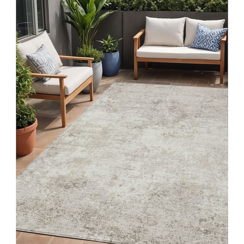 HomeRoots Abstract Transitional Rectangle Outdoor Rug - 5' X 8'