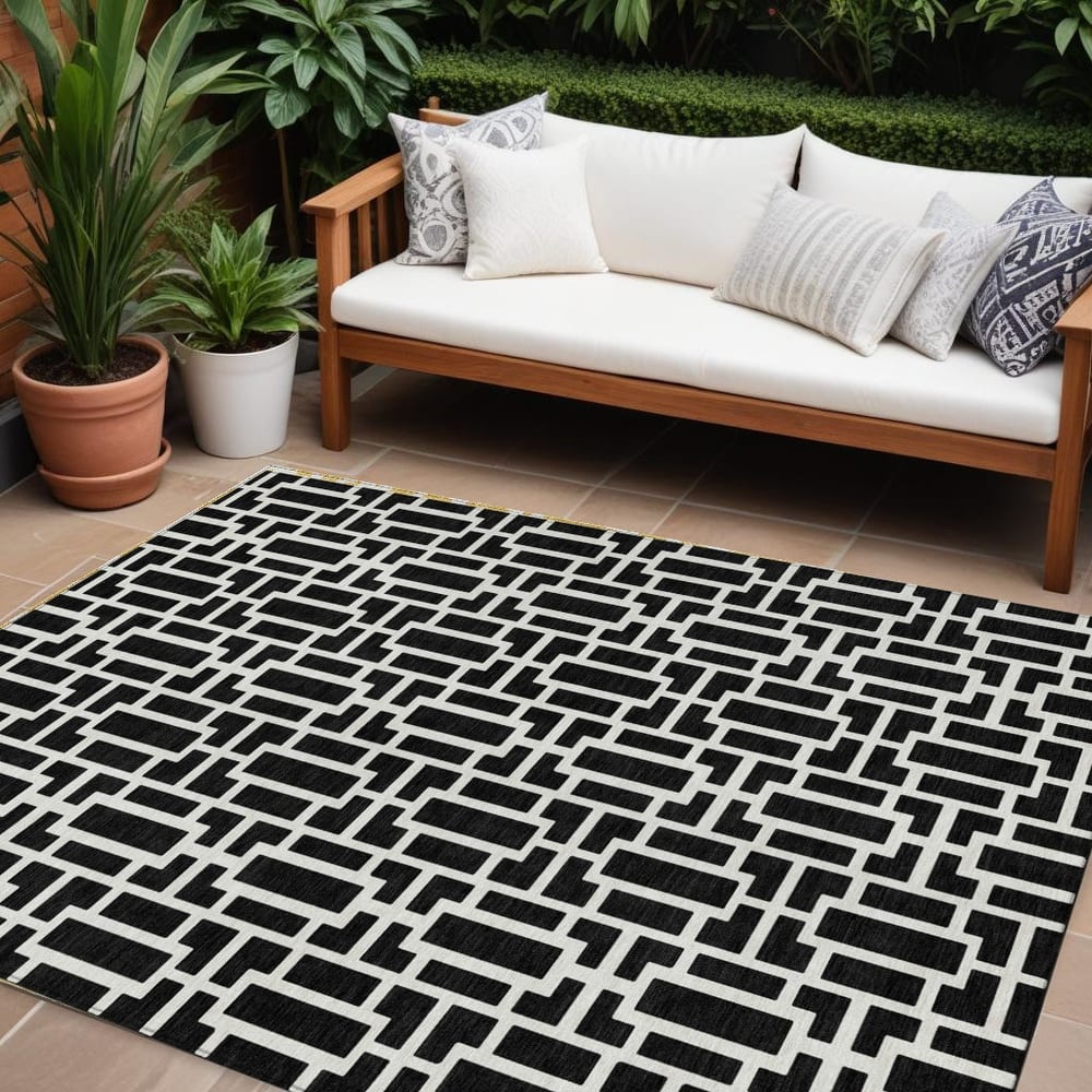 HomeRoots Geometric Transitional Rectangle Outdoor Rug
