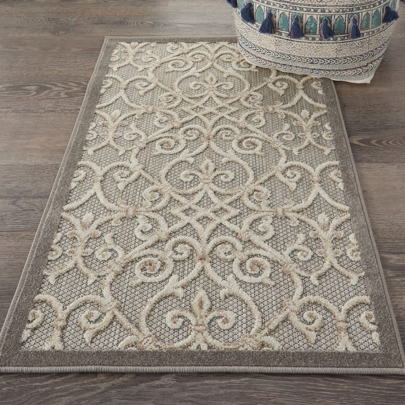 Nourison Aloha Transitional Scroll Indoor/Outdoor Damask Rug