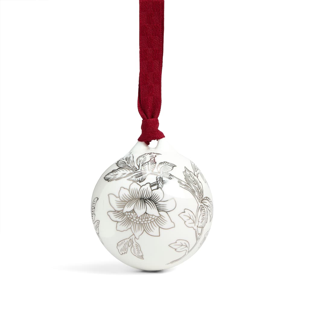 Wedgwood Festive Tonquin Ornament Silver No. 2