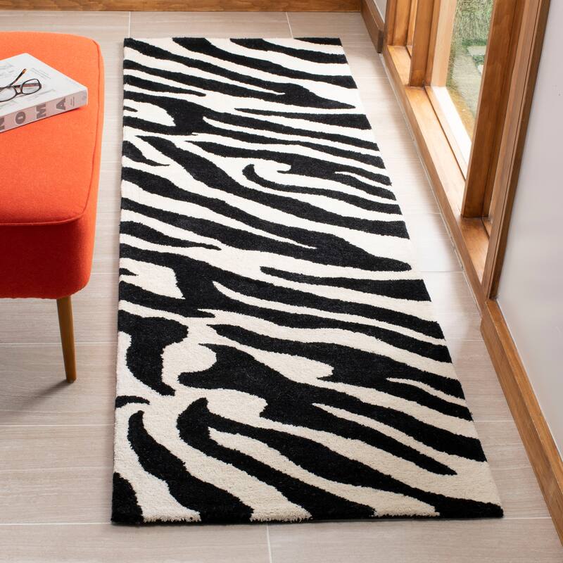 SAFAVIEH Handmade Soho Kasandra Zebra N.Z. Wool Rug - 2'6" x 14' Runner - White/Black