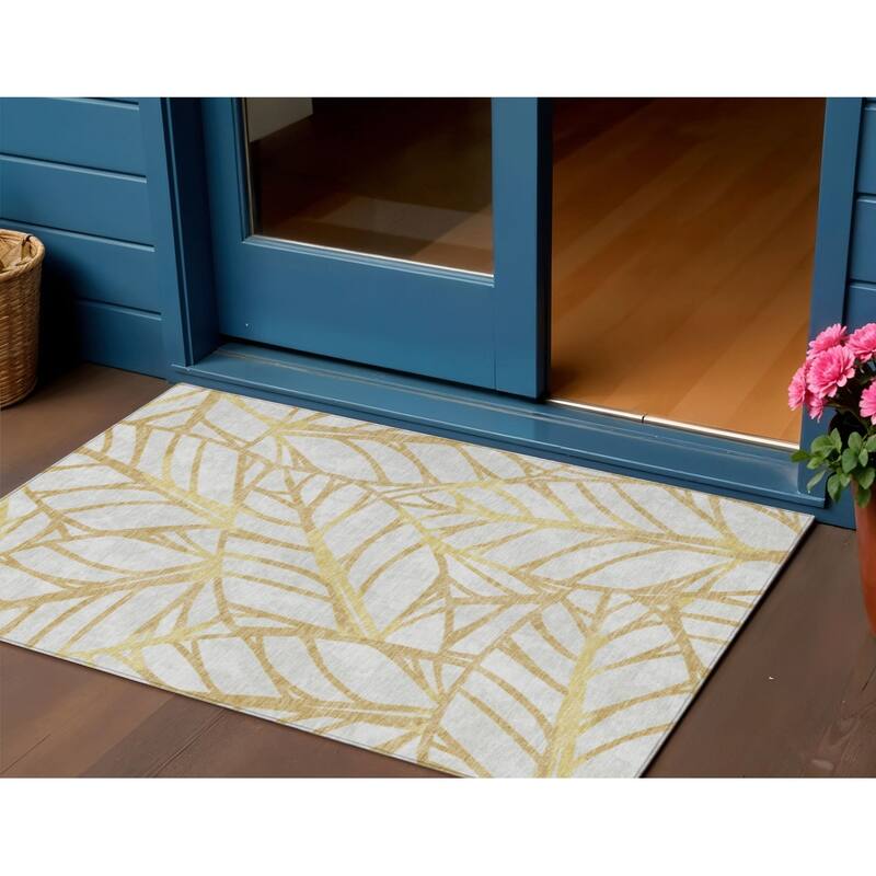HomeRoots Floral Transitional Rectangle Outdoor Rug - 3' x 5'