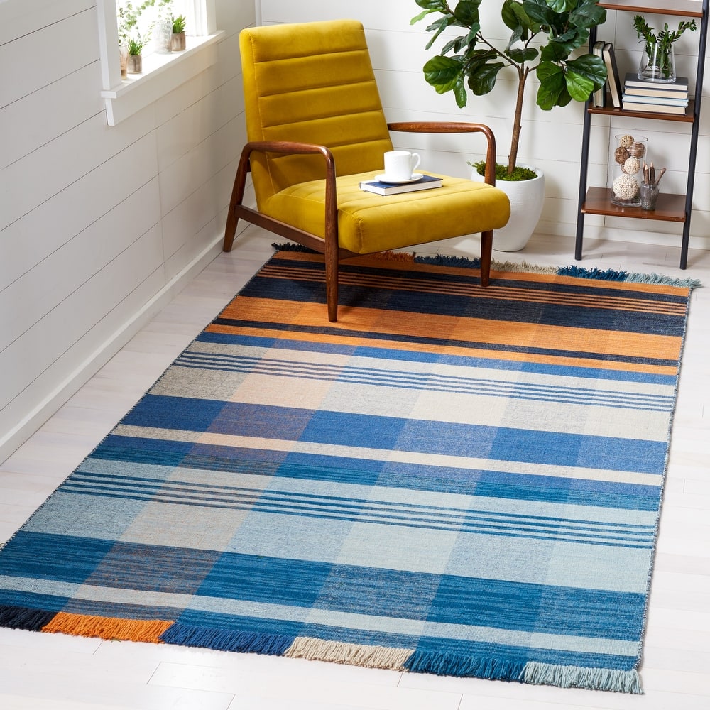 SAFAVIEH Striped Kilim Siofra Wool Fringe Rug