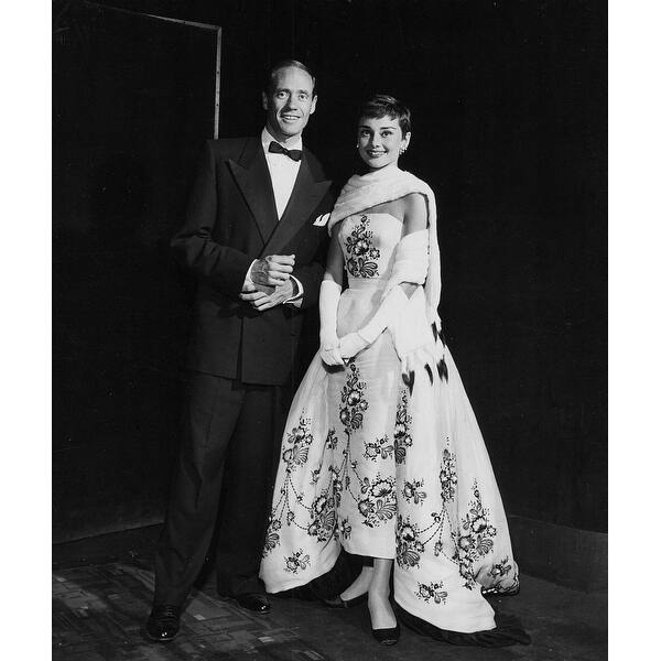 green emerald velvet dress Classic Vintage Audrey Hepburn 1950s Tea Length Lace Wedding Dress with  Sleeves