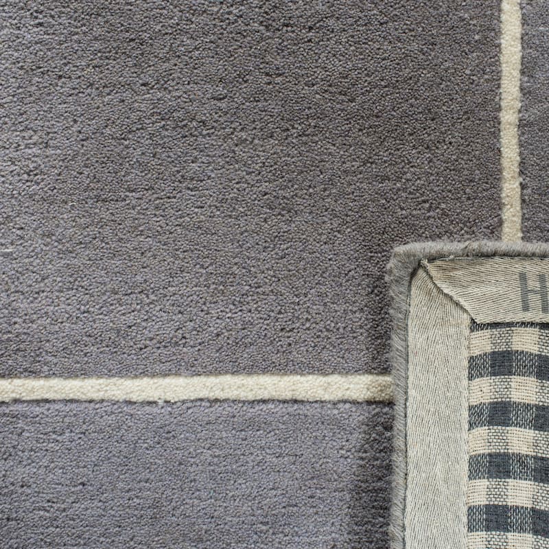 SAFAVIEH Handmade Bella Alverta Dotted Border Wool Rug