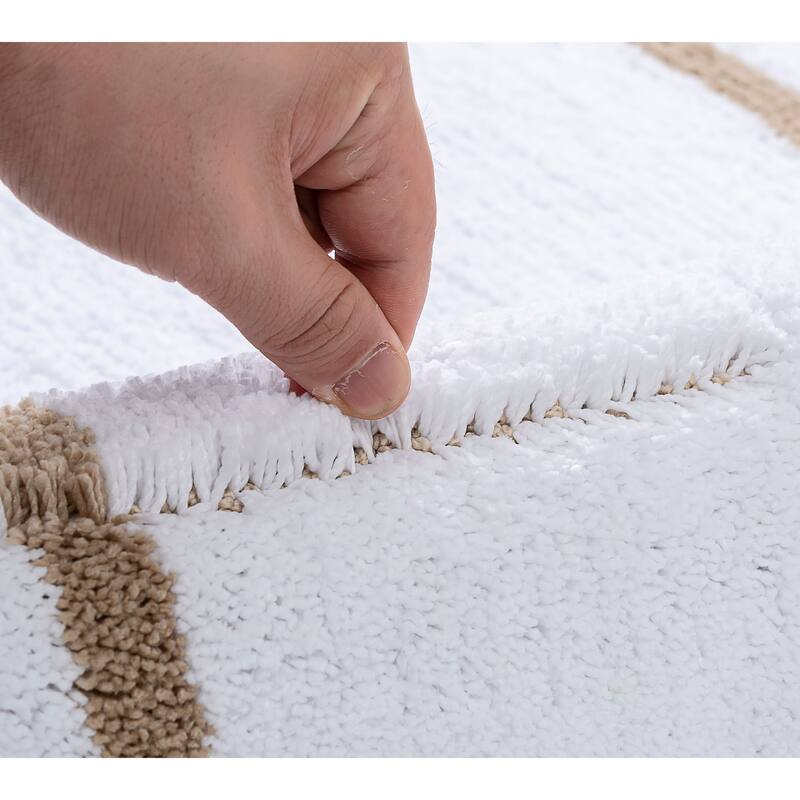 Anti Slip Bath Mat 21x 34 Soft Microfibre Polyester, Highly Absorbent, Machine Washable Bathroom Rug.