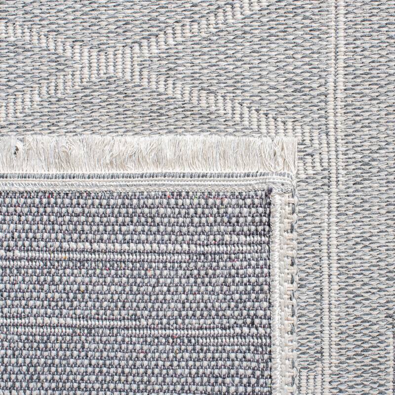 SAFAVIEH Augustine Tamae Moroccan Trellis Fringe Rug