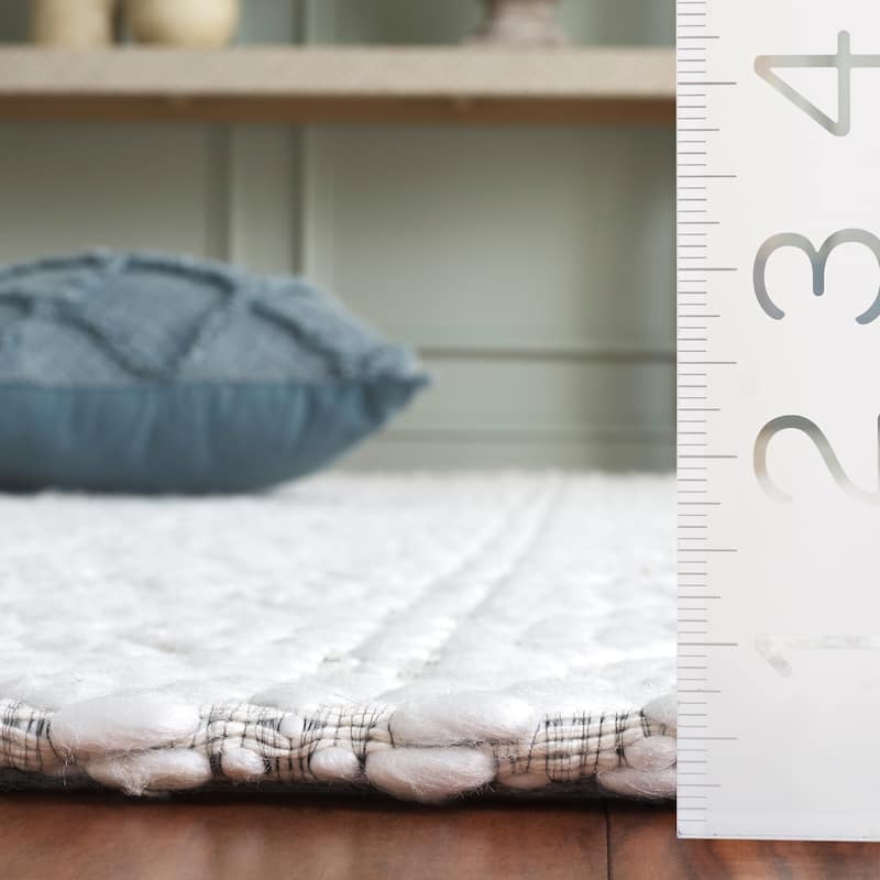 SAFAVIEH Handmade Marbella Iounona Rug