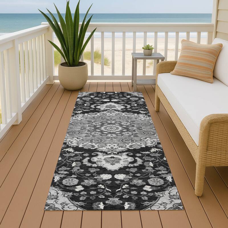 Machine Washable Indoor/ Outdoor Global Eckley Chantille Rug - Black - 2'3" x 7'6"