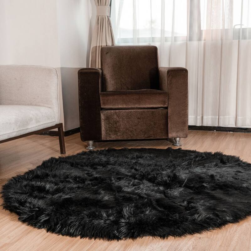 Silver Orchid Parrott Faux Fur Sheepskin Area Rug - 5' Round - Black