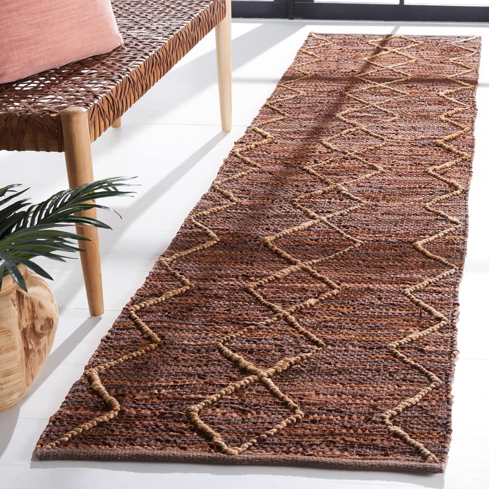 SAFAVIEH Handmade Vintage Leather Latonia Modern Rug