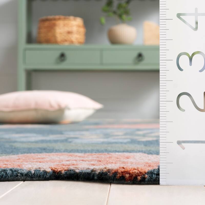 SAFAVIEH Handmade Jardin Pigi Floral Wool Rug