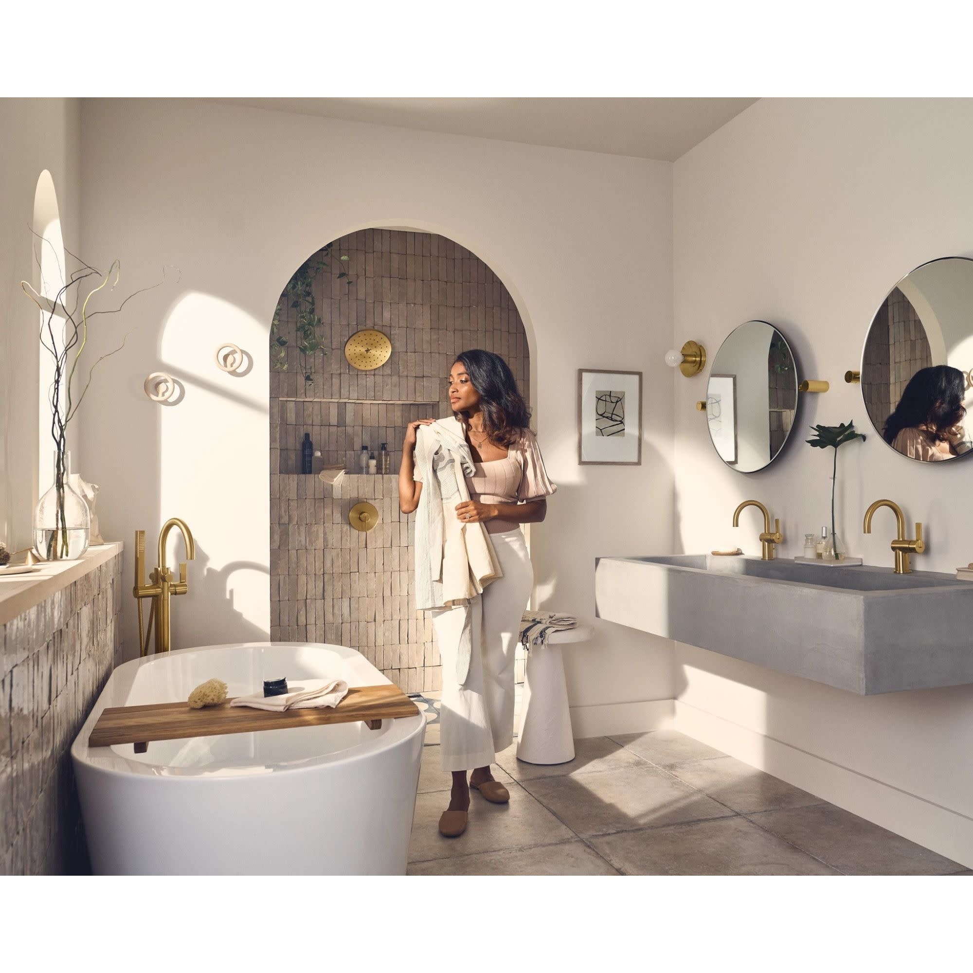Moen Cia Floor Mounted Tub Filler with Built-In Diverter
