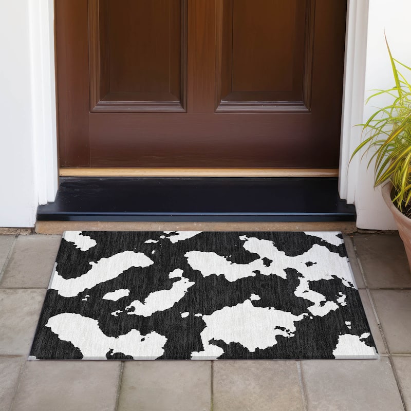 Machine Washable Indoor/ Outdoor Contemporary Abstract Chantille Rug - Black - 1'8" x 2'6"