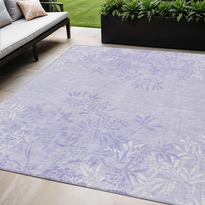 HomeRoots Floral Transitional Rectangle Outdoor Rug - 5' X 8'