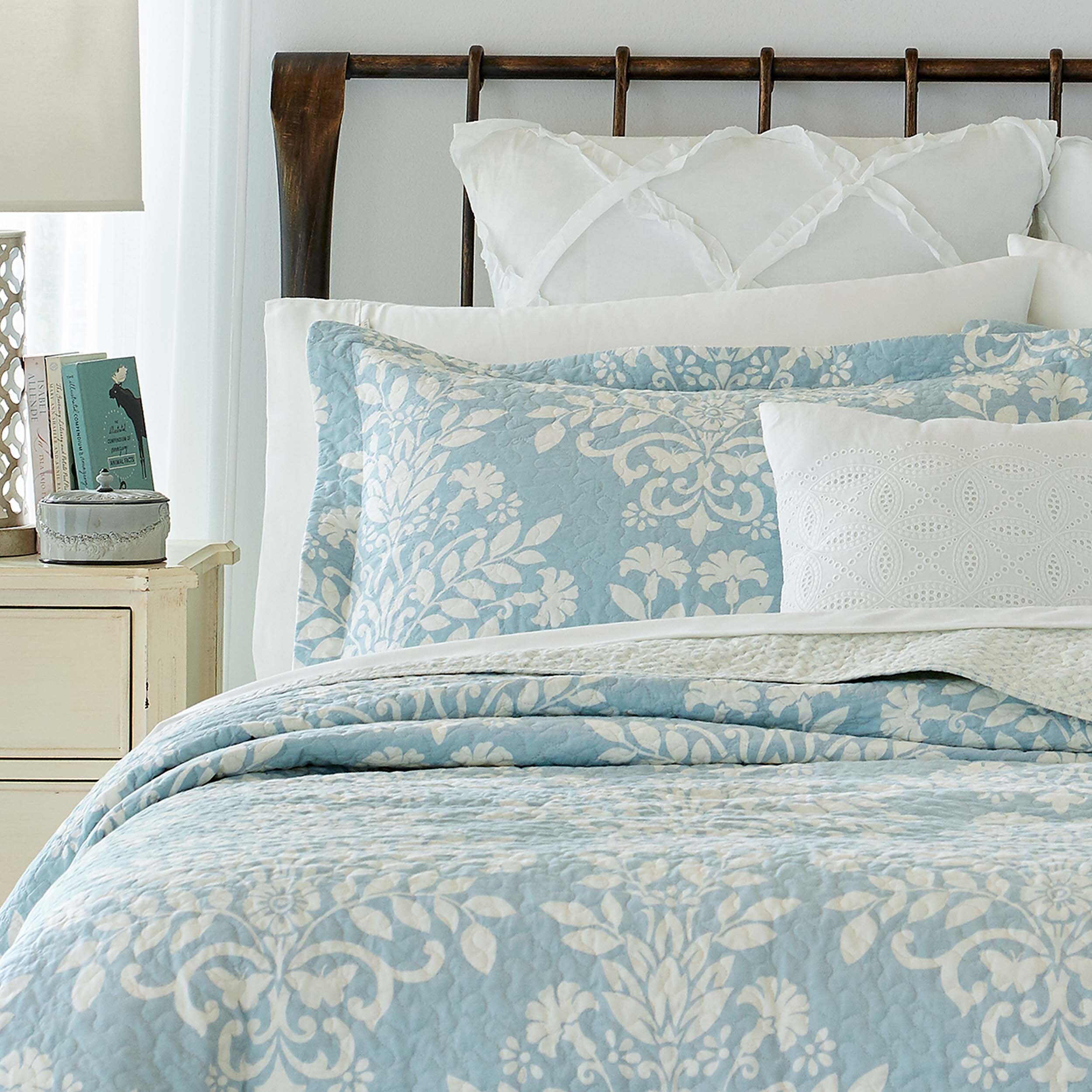 Laura Ashley Rowland Cotton Reversible Blue Quilt Set - On Sale - Bed Bath  & Beyond - 6743043