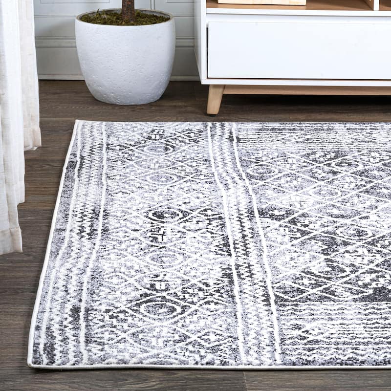 JONATHAN Y Illi Moroccan Geometric Distressed Area Rug