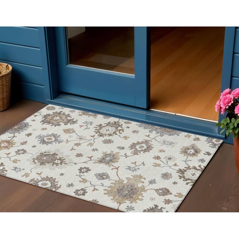 HomeRoots Floral Traditional Rectangle Outdoor Rug - 3' x 5'