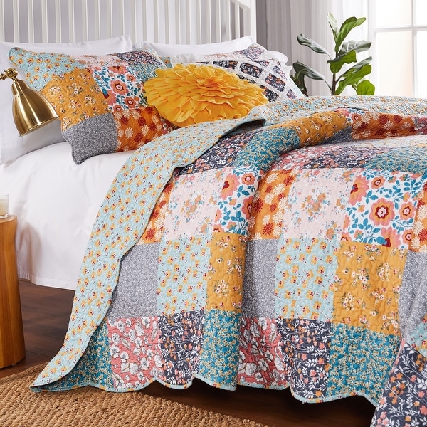 Barefoot Bungalow Carlie Calico Reversible Cotton Quilt Set. Opens flyout.