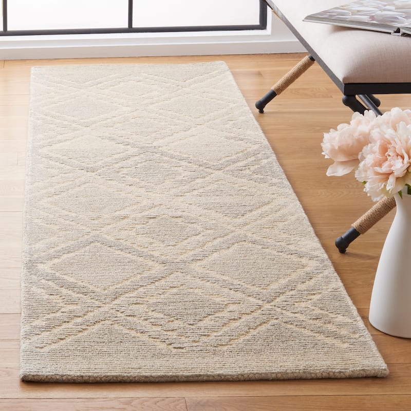 SAFAVIEH Handmade Casablanca Shag Jaione Diamond Trellis Rug - 2'3" x 8' Runner - Beige/Grey