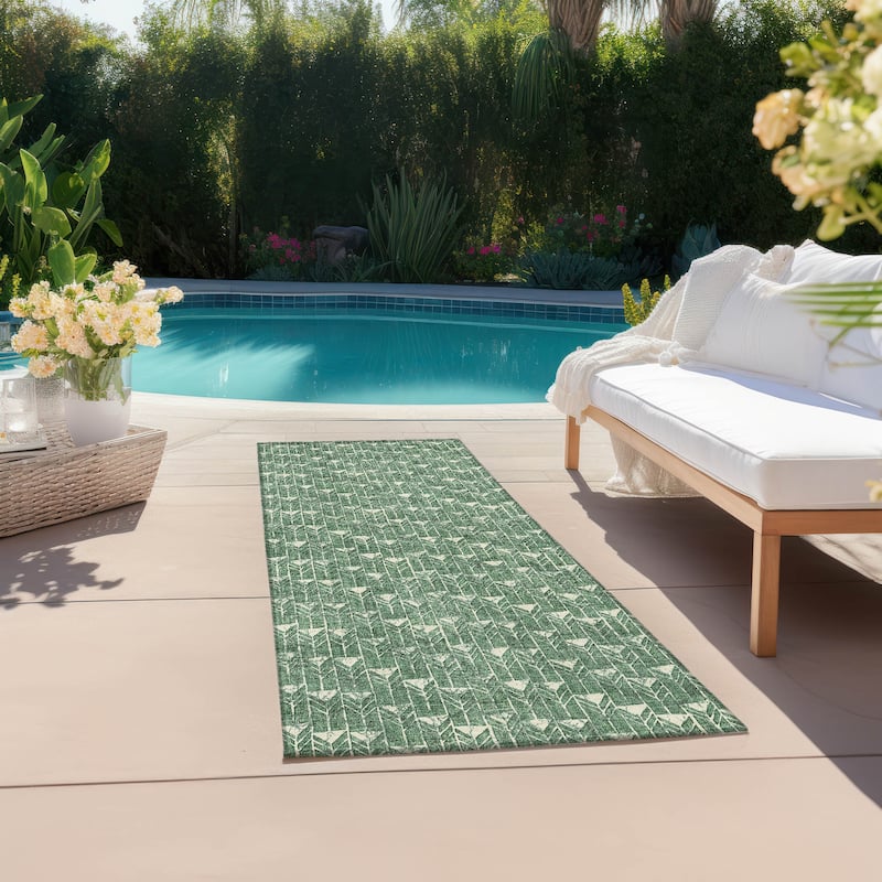 Machine Washable Indoor/ Outdoor Arrows Chantille Rug