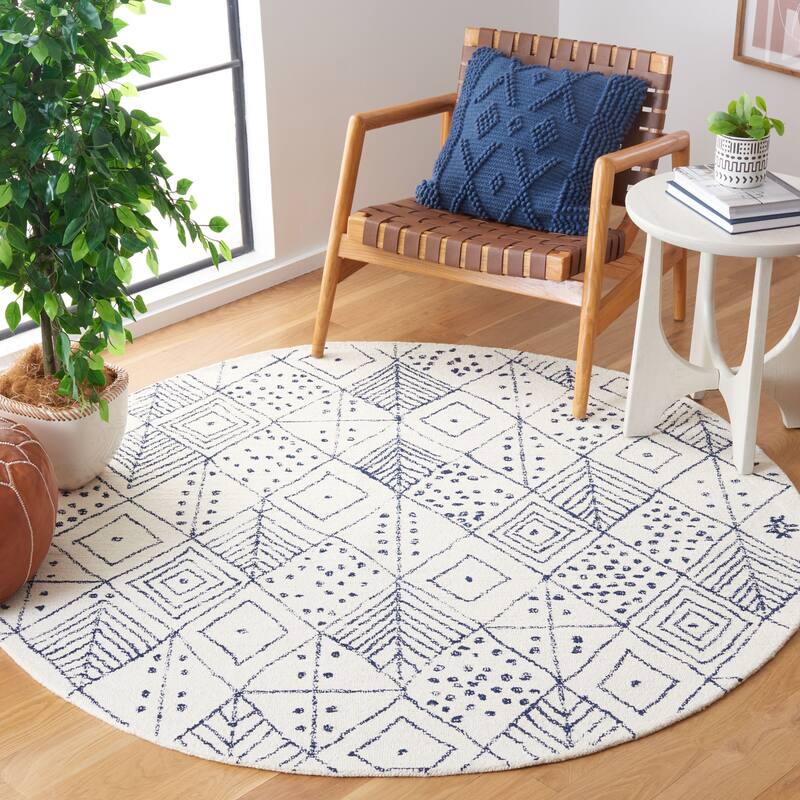 SAFAVIEH Handmade Casablanca Shag Crisitina Boho Wool Rug - 6' Round - Ivory/Blue