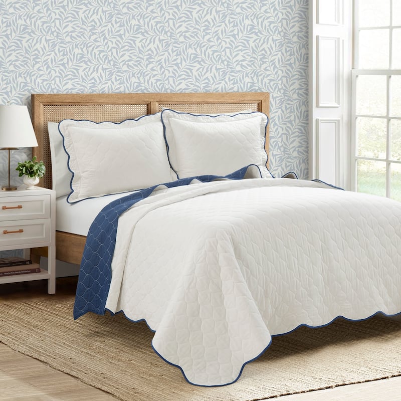 Lush Decor Coastal Chic Scallop Edge Reversible Quilt
