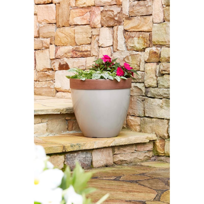 Southern Patio Hornsby Resin Planter