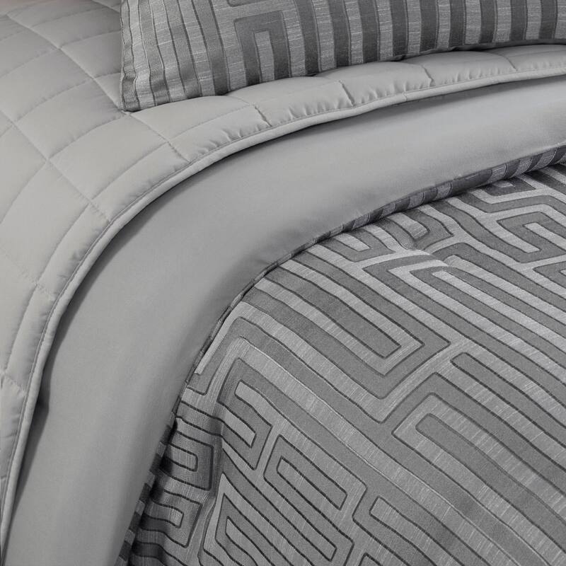 GDF Studio - Averleigh 10-Piece Queen Luxury Jacquard Comforter Set