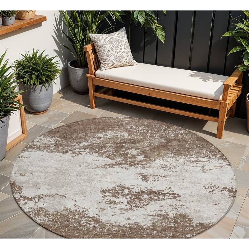 HomeRoots Abstract Transitional Rectangle Outdoor Rug - 8' Round