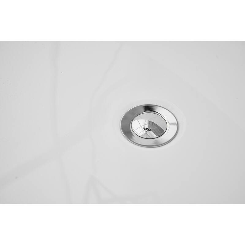 Adler Soaking Bathtub in Glossy White