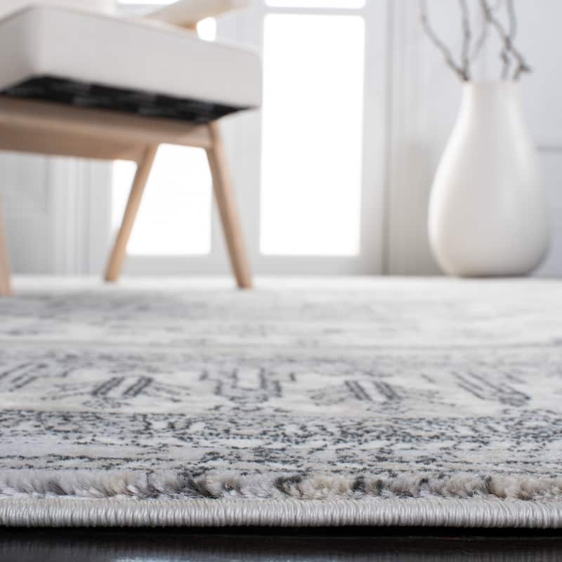 SAFAVIEH Carnegie Neomi Medallion Rug