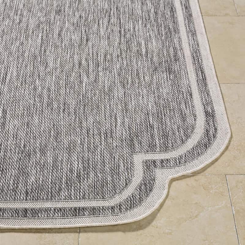 Livabliss Miami Beach Traditional Indoor/Outdoor Area Rug