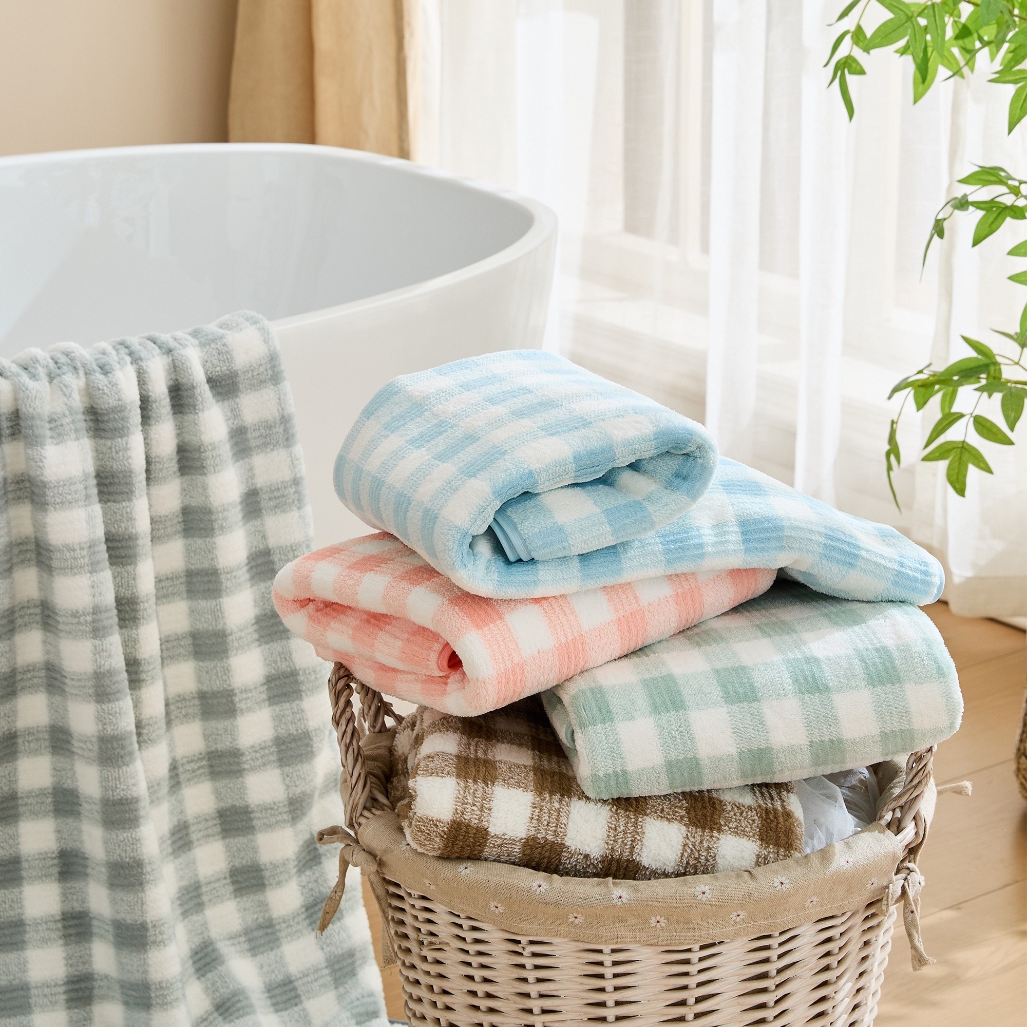Soft Fleece Plaid Bath Towel with Checkered Design