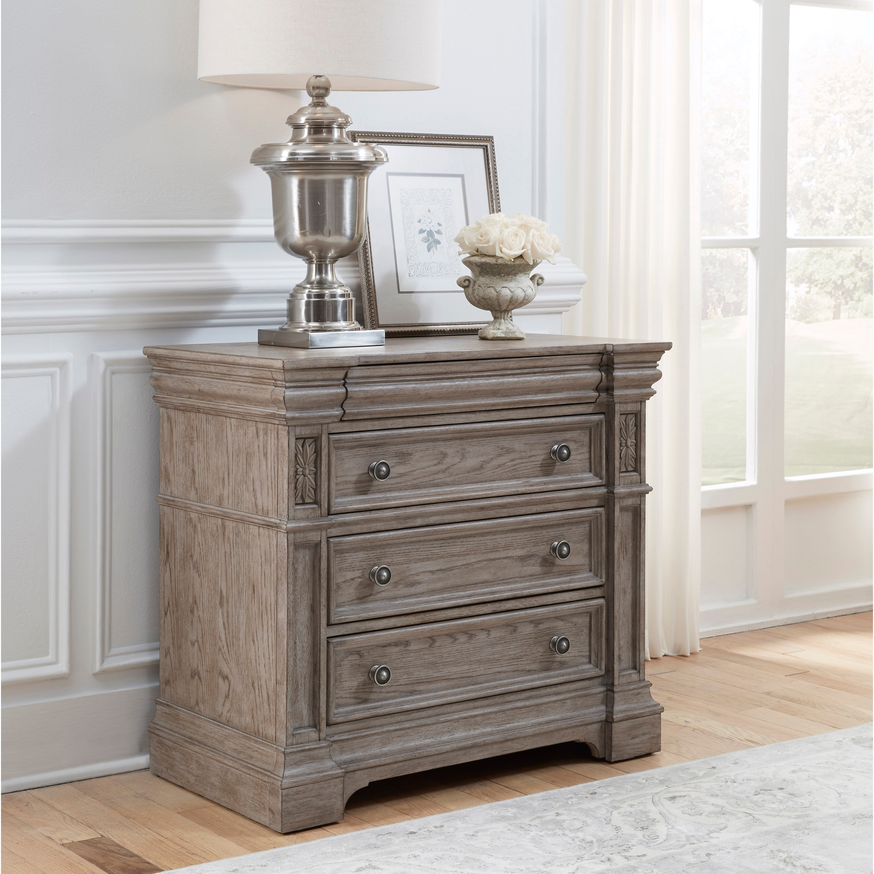 William Collection Bachelor's Chest