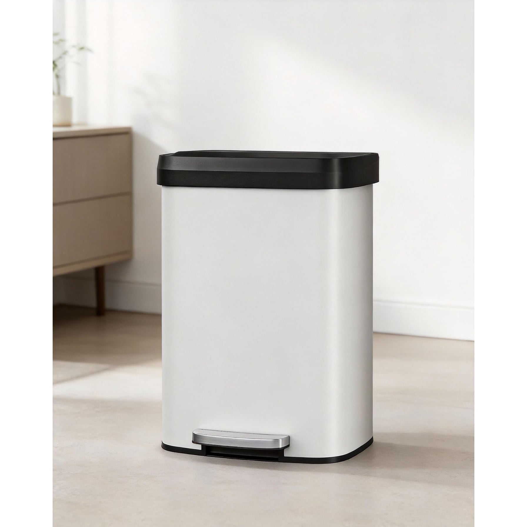 Metal Step-on Trash Can, with Lid